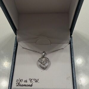 Elegant Silver Heart Pendant Necklace w diamonds NWT